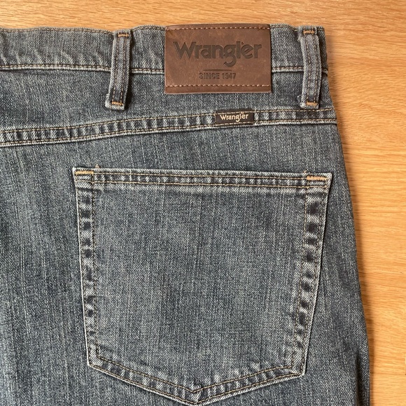 Wrangler Relaxed Fit Jeans Size 42 x 30 In Excellent Condition - Picture 8 of 11